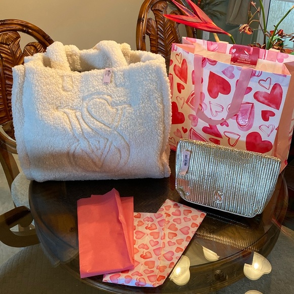 Victoria's Secret Handbags - Victoria secret tote and cosmetic bag gift set